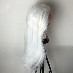 22” SNOW WHITE STRAIGHT LACE FRONT WIG *NEW*